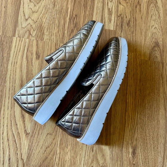 Johnston & Murphy Women’s Metallic Quilted Loafers - Size 6 - Picture 10 of 10